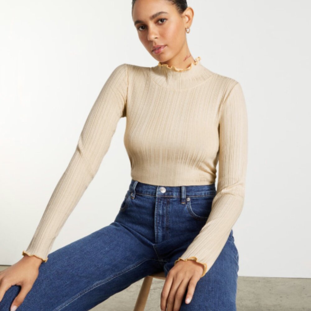 Everlane The Pleated Turtleneck Long Sleeve Ribbed Shirt in Parchment Small